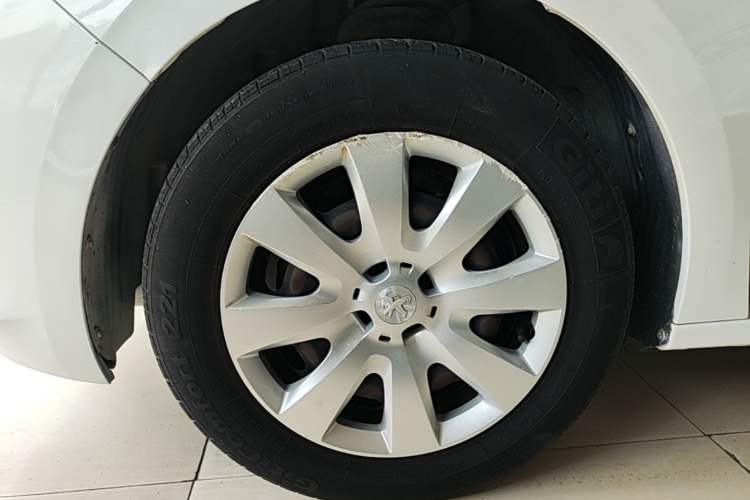 Used Peugeot 301 2016 1.6L Manual Comfort Edition Left Front Wheel Hub