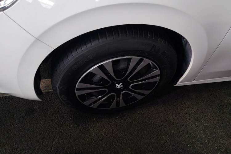 Used Peugeot 301 2016 1.6L Manual Comfort Edition Left Front Wheel Hub