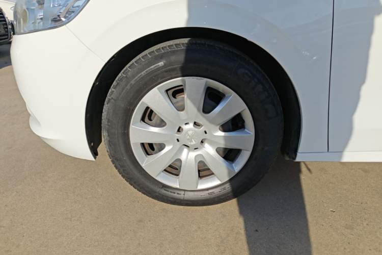 Used Peugeot 301 2016 1.6L Automatic Comfort Edition Left Front Wheel Hub