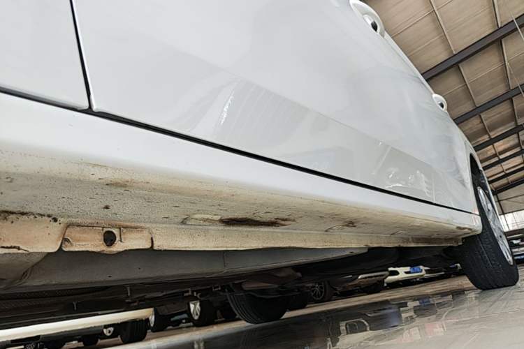 Used Peugeot 301 2016 1.6L Manual Comfort Edition Left Side Sill