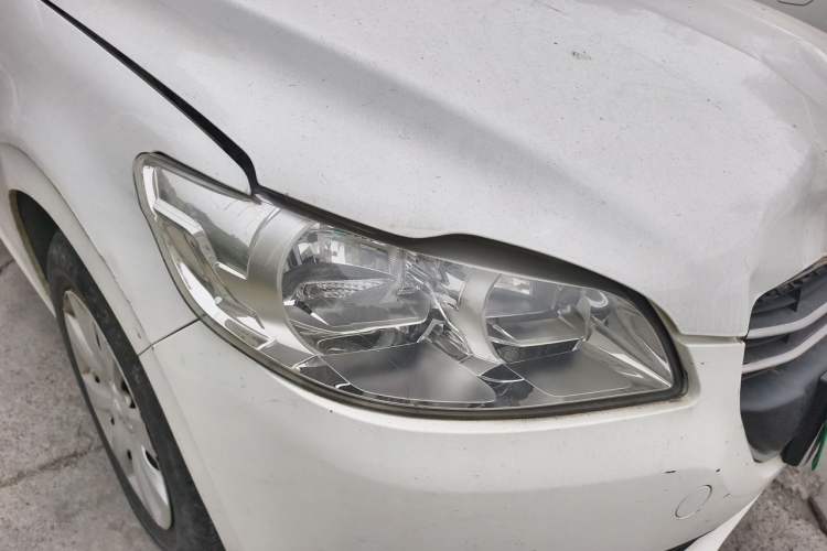 Used Peugeot 301 2016 1.6L Manual Comfort Edition Right Front Headlight
