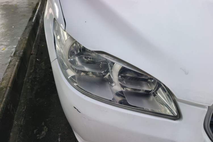 Used Peugeot 301 2016 1.6L Automatic Comfort Edition Right Front Headlight