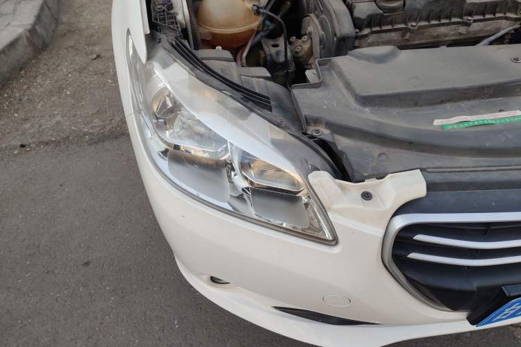 Used Peugeot 301 2016 1.6L Manual Comfort Edition Right Front Headlight