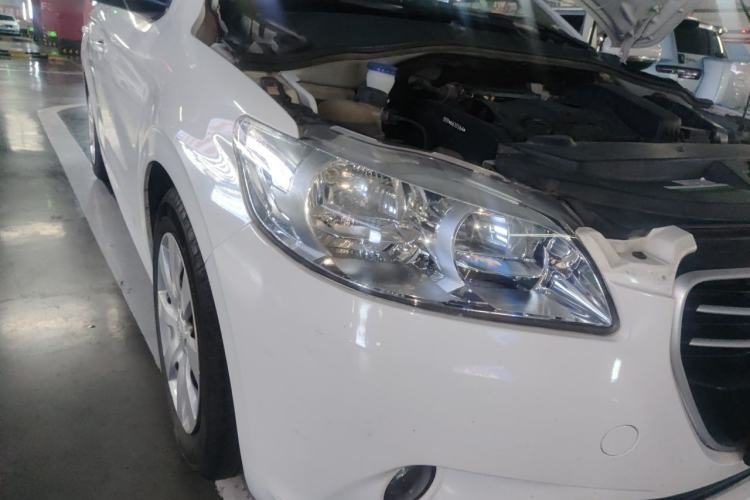 Used Peugeot 301 2016 1.6L Automatic Comfort Edition Right Front Headlight