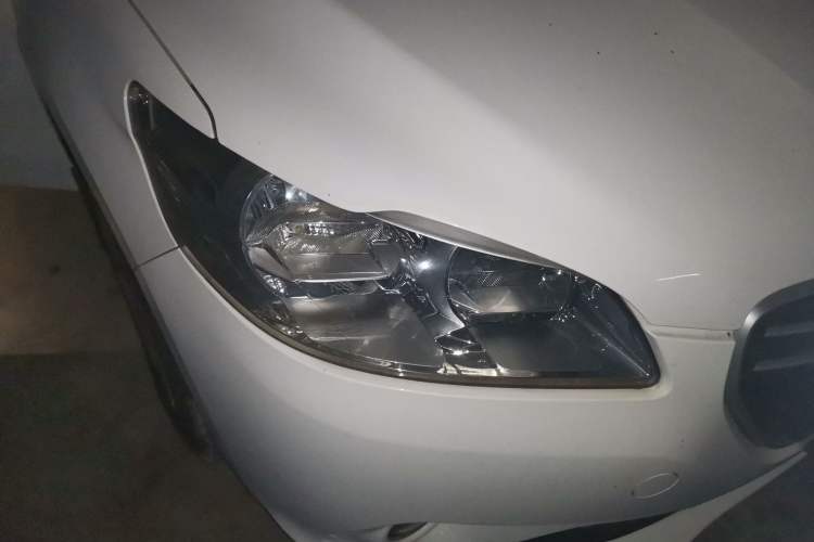 Used Peugeot 301 2016 1.6L Automatic Comfort Edition Right Front Headlight