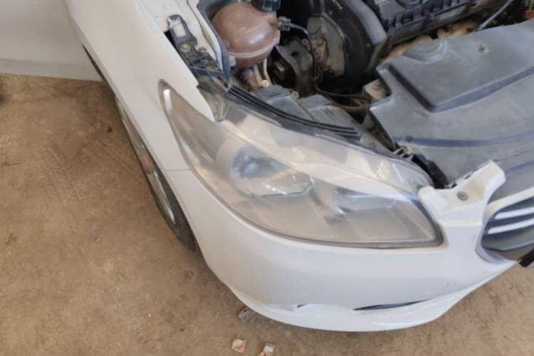 Used Peugeot 301 2016 1.6L Automatic Comfort Edition Right Front Headlight