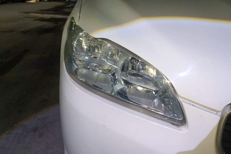 Used Peugeot 301 2016 1.6L Manual Comfort Edition Right Front Headlight