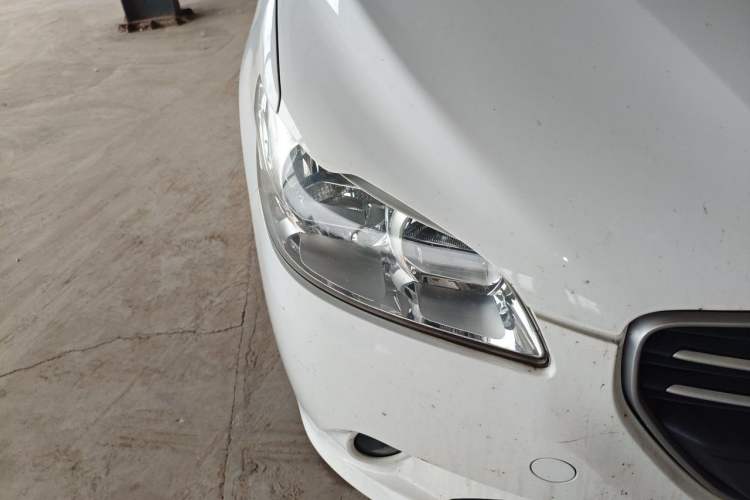 Used Peugeot 301 2016 1.6L Manual Comfort Edition Right Front Headlight