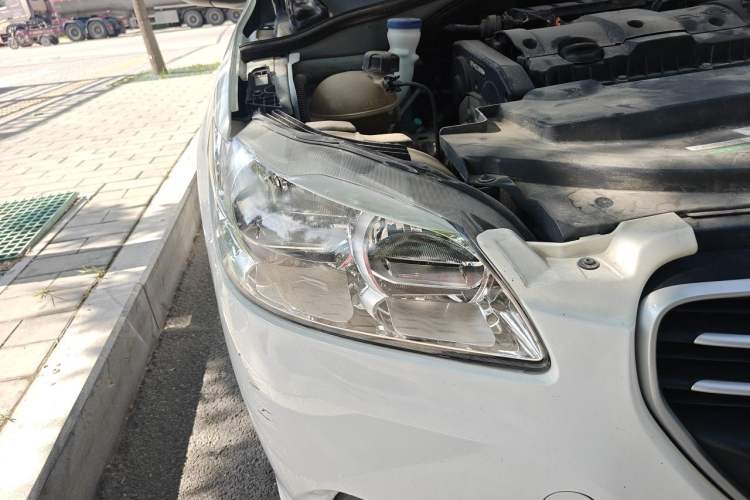 Used Peugeot 301 2016 1.6L Manual Comfort Edition Right Front Headlight