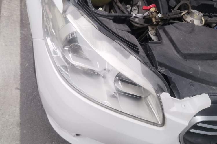 Used Peugeot 301 2016 1.6L Manual Comfort Edition Right Front Headlight