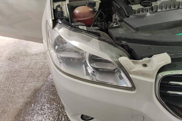 Used Peugeot 301 2016 1.6L Automatic Luxury Edition Right Front Headlight