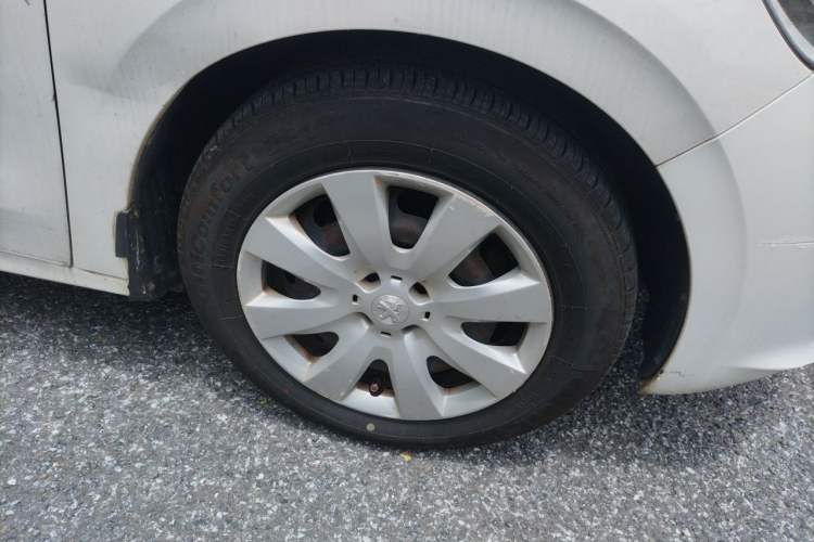 Used Peugeot 301 2016 1.6L Manual Comfort Edition Right Front Wheel Hub