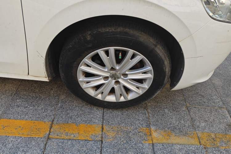 Used Peugeot 301 2016 1.6L Manual Comfort Edition Right Front Wheel Hub