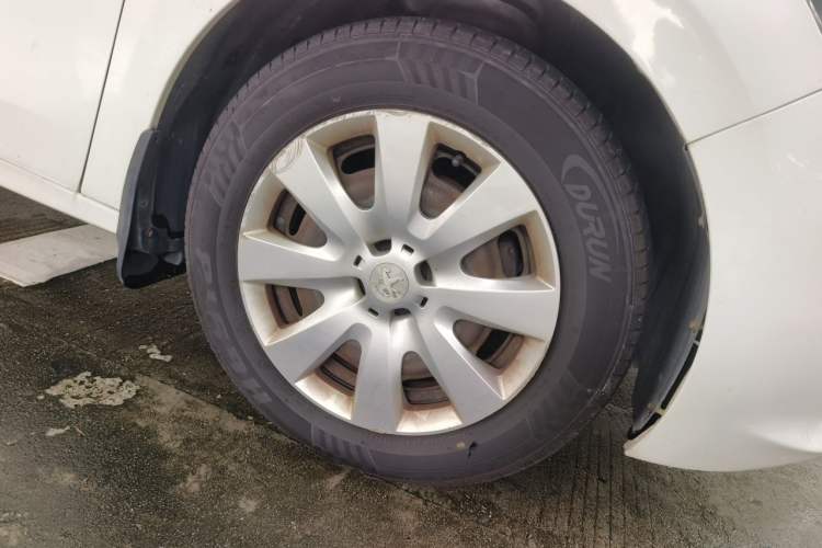 Used Peugeot 301 2016 1.6L Automatic Comfort Edition Right Front Wheel Hub