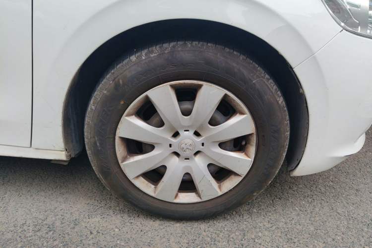Used Peugeot 301 2016 1.6L Manual Comfort Edition Right Front Wheel Hub