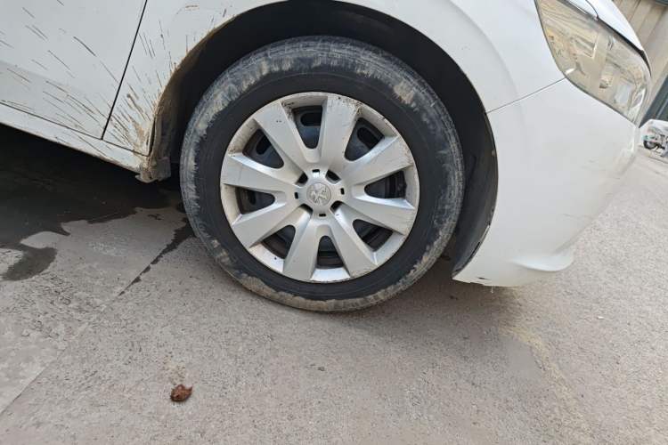 Used Peugeot 301 2016 1.6L Manual Comfort Edition Right Front Wheel Hub