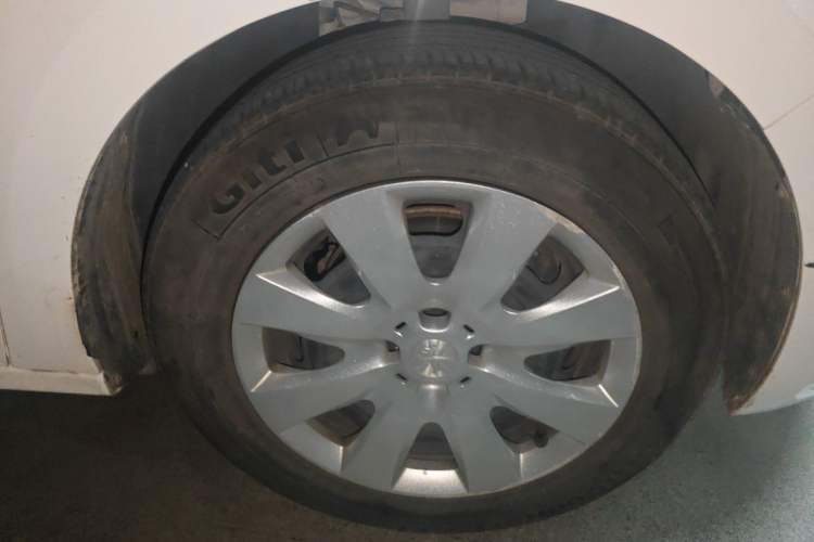 Used Peugeot 301 2016 1.6L Manual Comfort Edition Right Front Wheel Hub