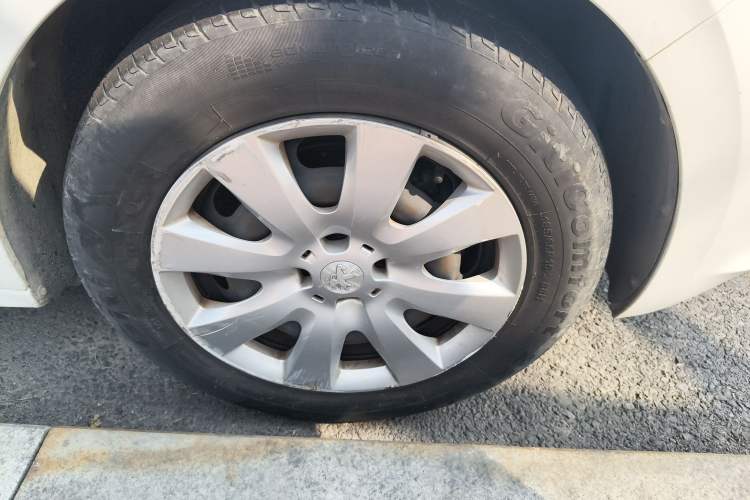 Used Peugeot 301 2016 1.6L Manual Comfort Edition Right Front Wheel Hub