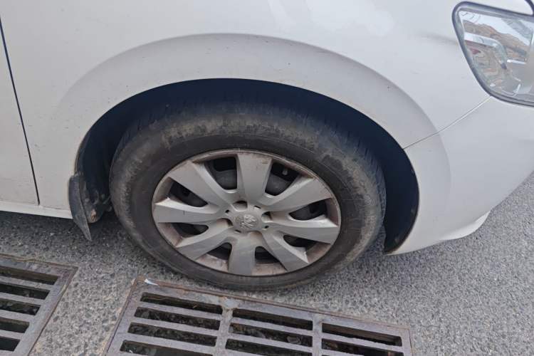 Used Peugeot 301 2016 1.6L Manual Comfort Edition Right Front Wheel Hub