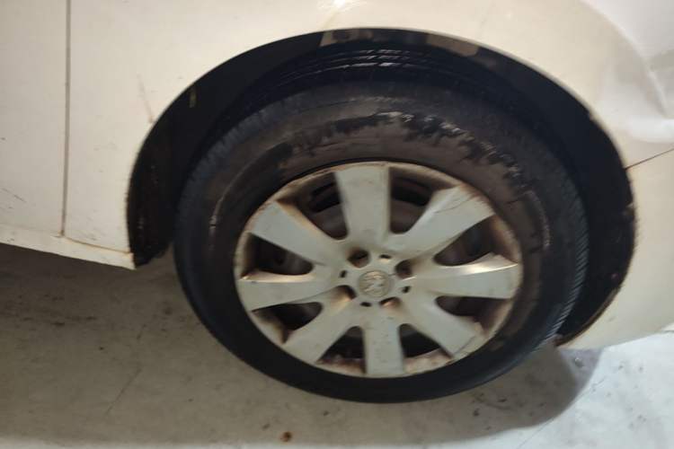 Used Peugeot 301 2016 1.6L Manual Comfort Edition Right Front Wheel Hub