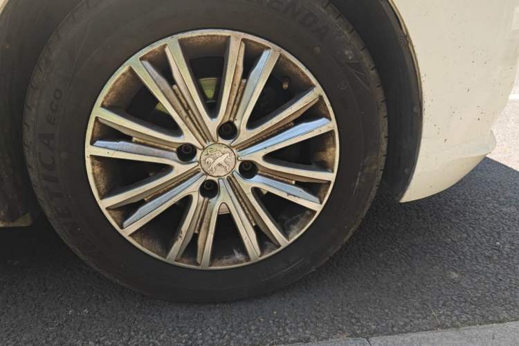 Used Peugeot 301 2016 1.6L Automatic Comfort Edition Right Front Wheel Hub