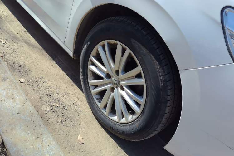 Used Peugeot 301 2016 1.6L Manual Comfort Edition Right Front Wheel Hub