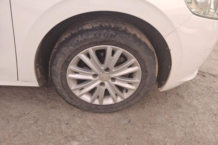 Used Peugeot 301 2016 1.6L Manual Comfort Edition Right Front Wheel Hub