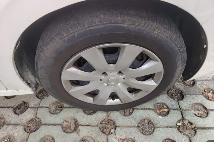 Used Peugeot 301 2016 1.6L Manual Comfort Edition Right Front Wheel Hub