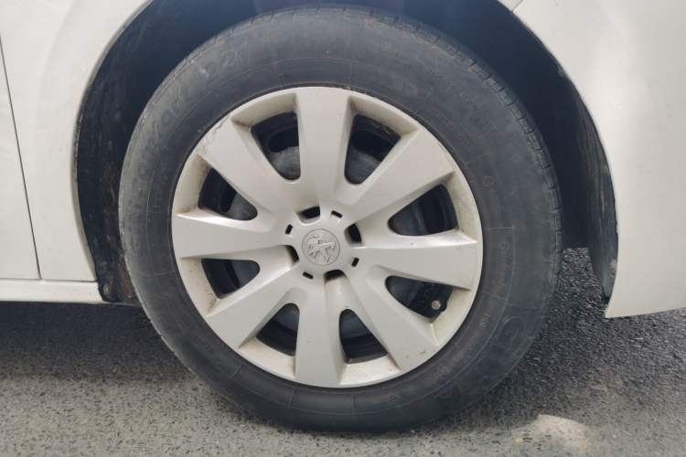 Used Peugeot 301 2016 1.6L Manual Comfort Edition Right Front Wheel Hub