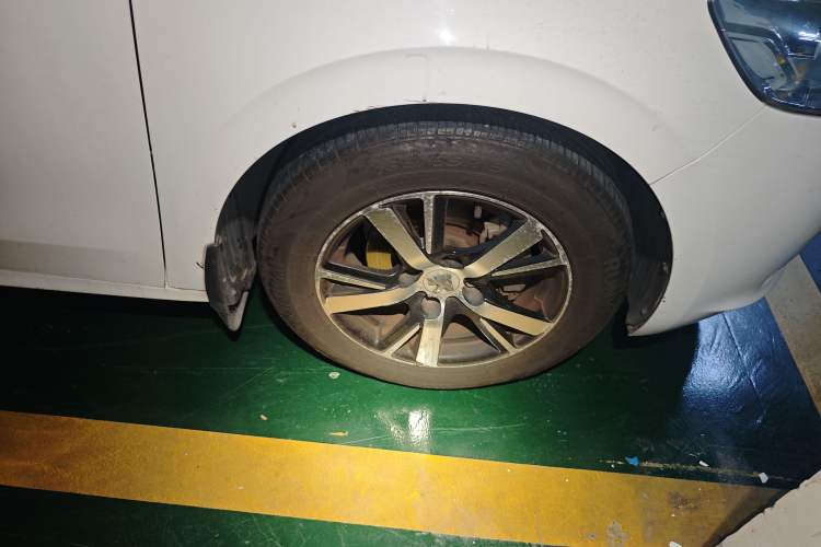 Used Peugeot 301 2016 1.6L Automatic Comfort Edition Right Front Wheel Hub