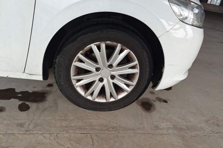 Used Peugeot 301 2016 1.6L Manual Comfort Edition Right Front Wheel Hub