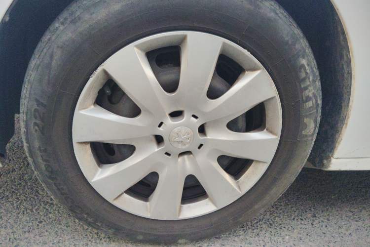 Used Peugeot 301 2016 1.6L Manual Comfort Edition Right Front Wheel Hub