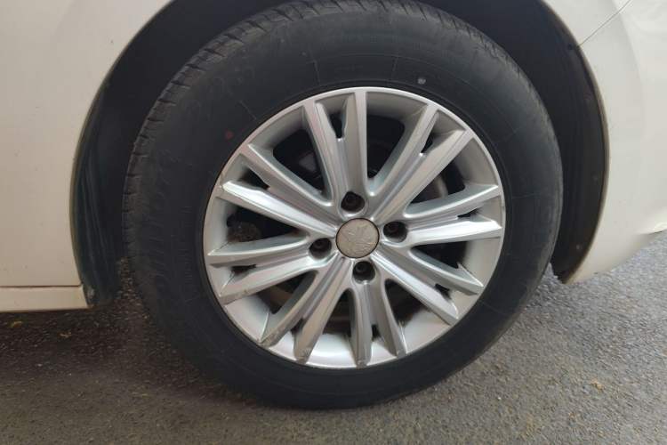 Used Peugeot 301 2016 1.6L Manual Comfort Edition Right Front Wheel Hub