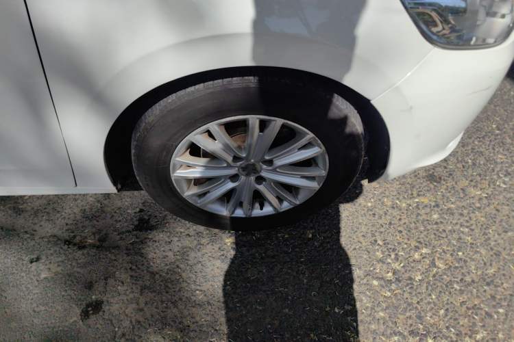 Used Peugeot 301 2016 1.6L Automatic Comfort Edition Right Front Wheel Hub