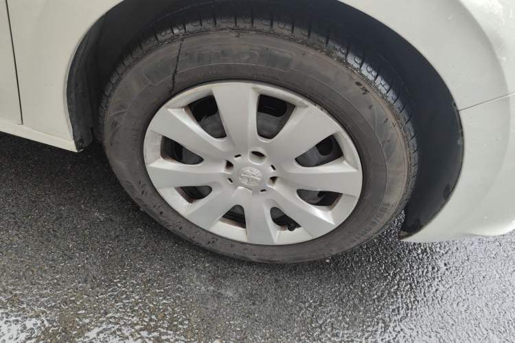 Used Peugeot 301 2016 1.6L Manual Comfort Edition Right Front Wheel Hub