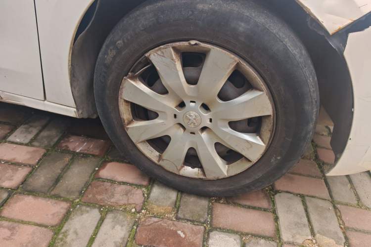 Used Peugeot 301 2016 1.6L Manual Comfort Edition Right Front Wheel Hub