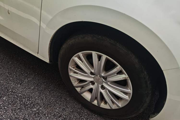 Used Peugeot 301 2016 1.6L Manual Comfort Edition Right Front Wheel Hub