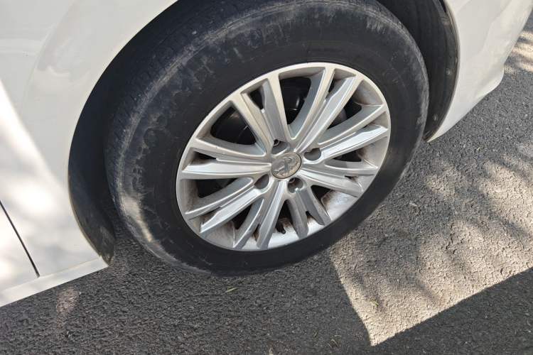 Used Peugeot 301 2016 1.6L Manual Comfort Edition Right Front Wheel Hub