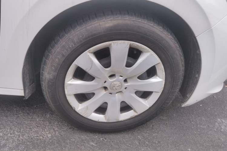 Used Peugeot 301 2016 1.6L Manual Comfort Edition Right Front Wheel Hub