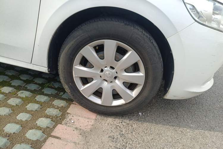 Used Peugeot 301 2016 1.6L Manual Comfort Edition Right Front Wheel Hub