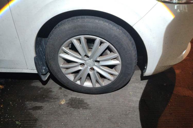 Used Peugeot 301 2016 1.6L Automatic Comfort Edition Right Front Wheel Hub