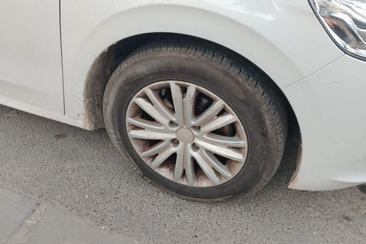 Used Peugeot 301 2016 1.6L Automatic Comfort Edition Right Front Wheel Hub
