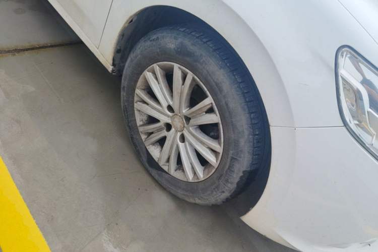 Used Peugeot 301 2016 1.6L Manual Comfort Edition Right Front Wheel Hub