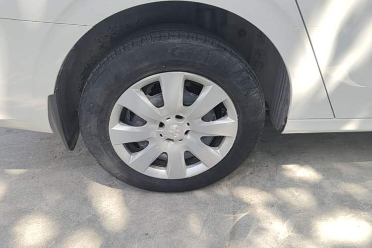 Used Peugeot 301 2016 1.6L Manual Comfort Edition Right Rear Wheel Hub