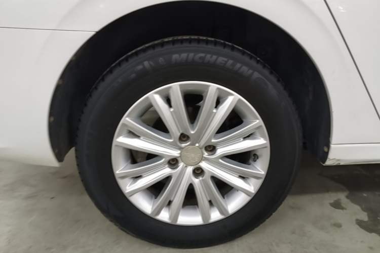 Used Peugeot 301 2016 1.6L Manual Happiness Edition Right Rear Wheel Hub