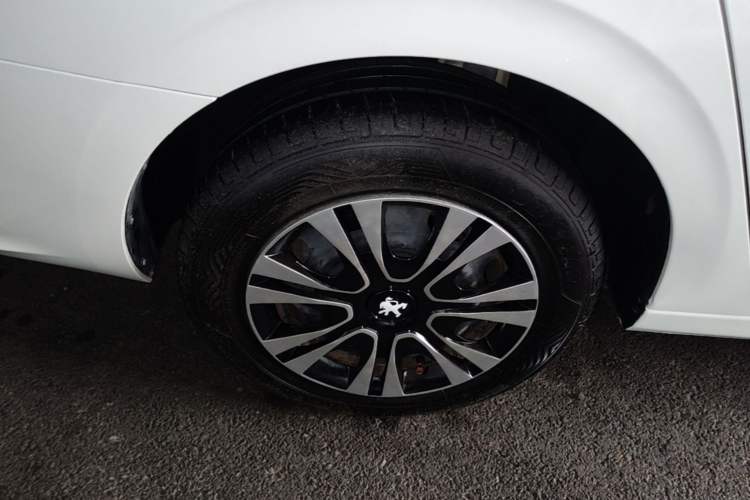 Used Peugeot 301 2016 1.6L Manual Comfort Edition Right Rear Wheel Hub