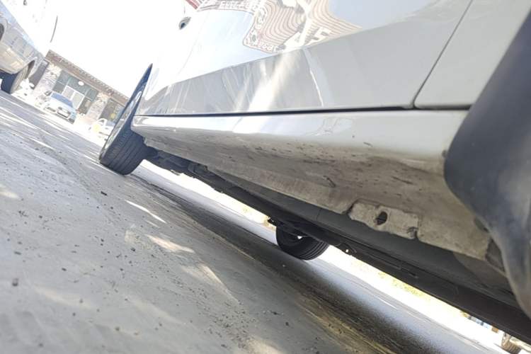 Used Peugeot 301 2016 1.6L Manual Comfort Edition Right Side Sill