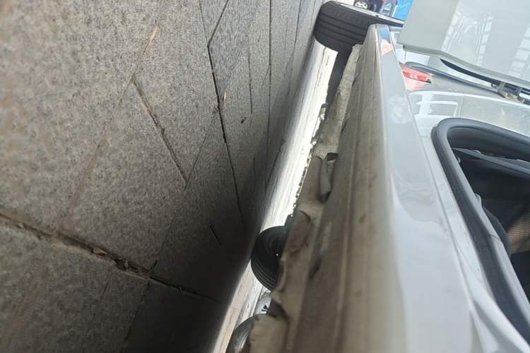 Used Peugeot 301 2016 1.6L Manual Comfort Edition Right Side Sill