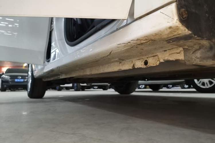 Used Peugeot 301 2016 1.6L Manual Happiness Edition Right Side Sill