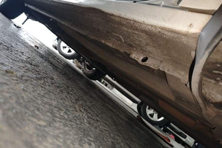Used Peugeot 301 2016 1.6L Manual Comfort Edition Right Side Sill